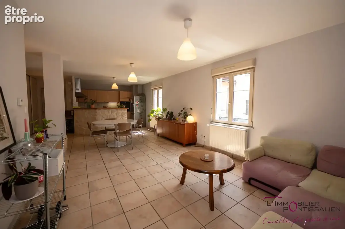 Appartement centre village MOUTHE - photo 2