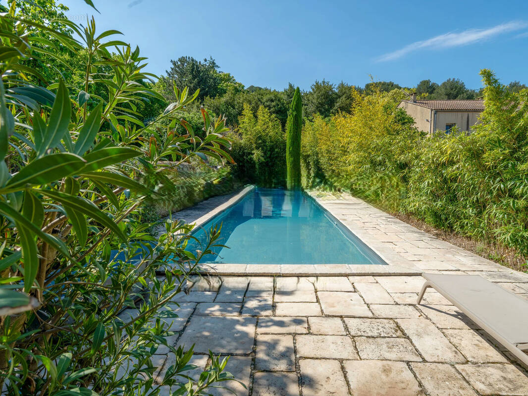 ALLEINS, maison de caractère de 350 m2, piscine, garage - photo 2