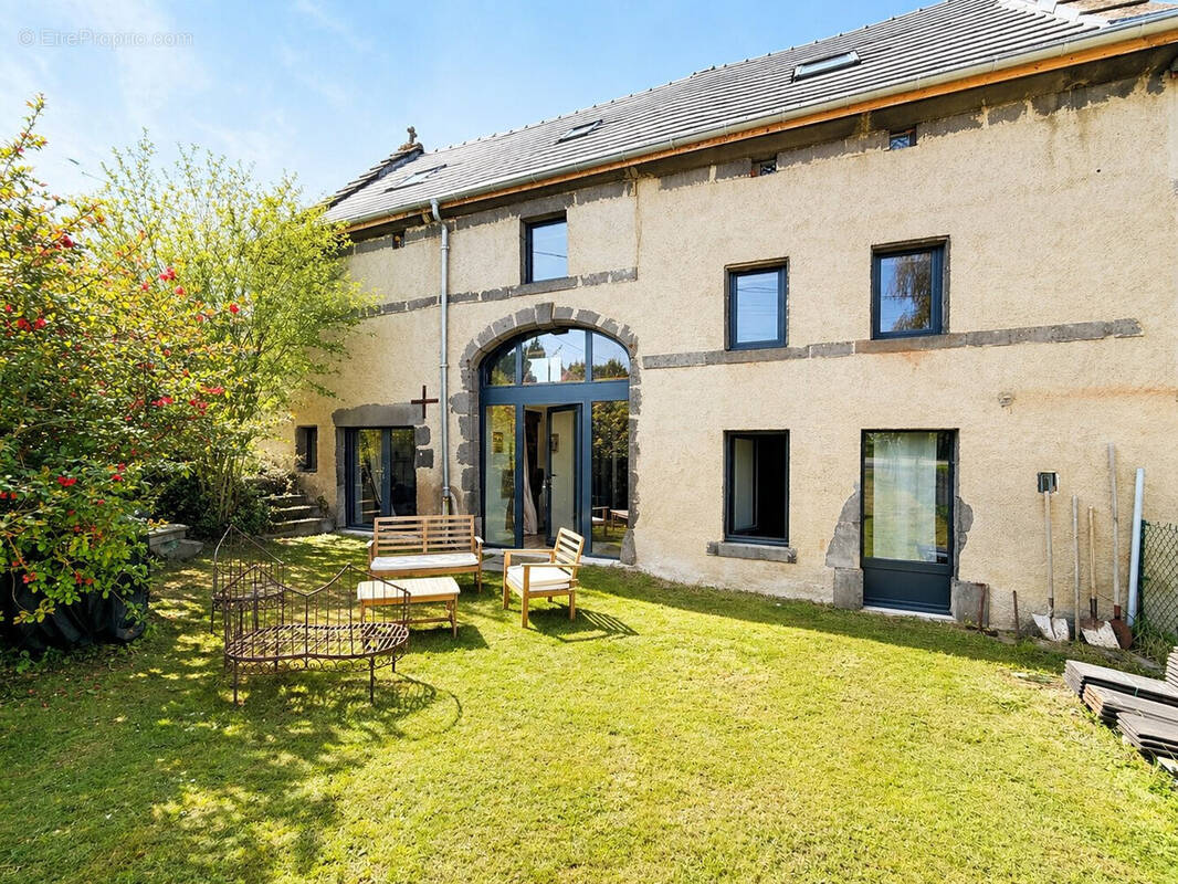 Maison à CHARBONNIERES-LES-VARENNES