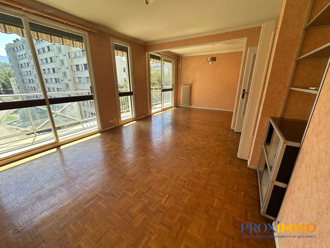 Appartement à SAINT-MARTIN-D'HERES