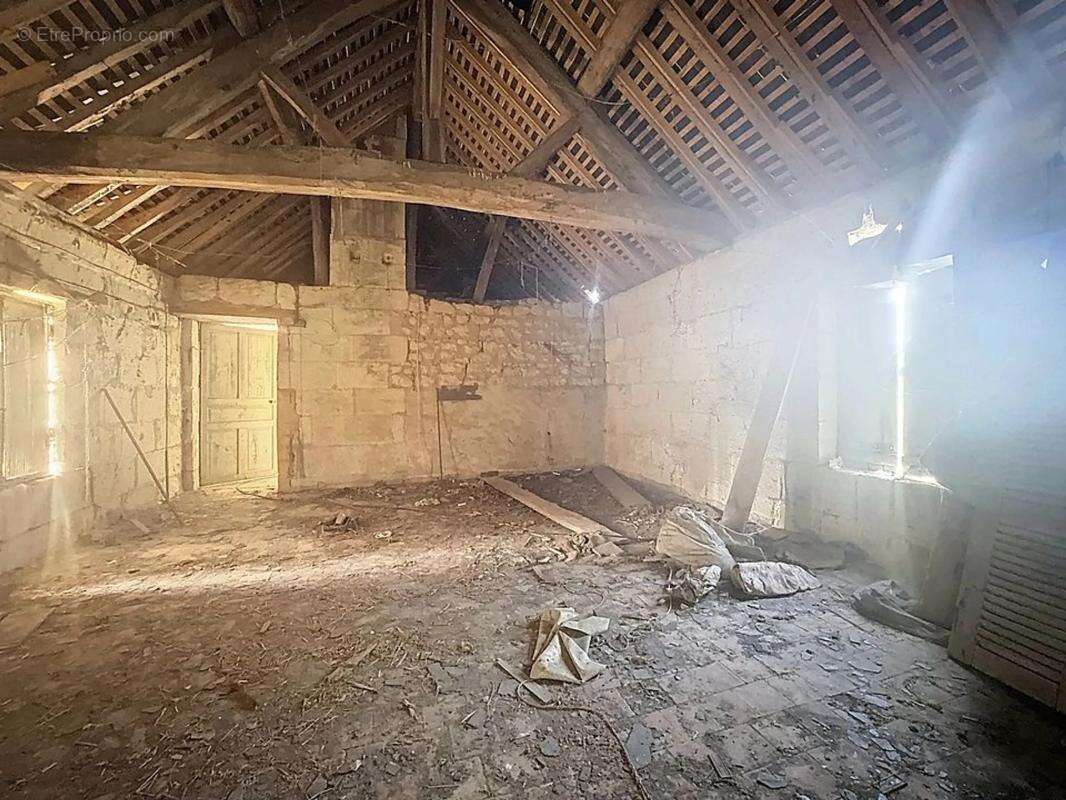 Maison à SAINT-MACAIRE-DU-BOIS