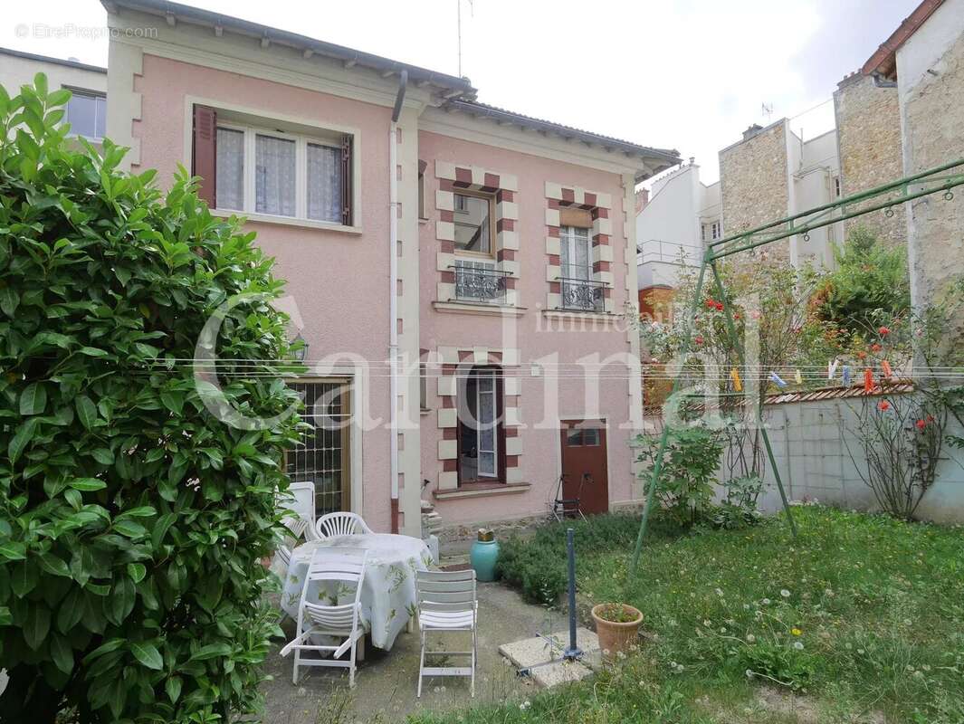 Maison à VILLE-D&#039;AVRAY