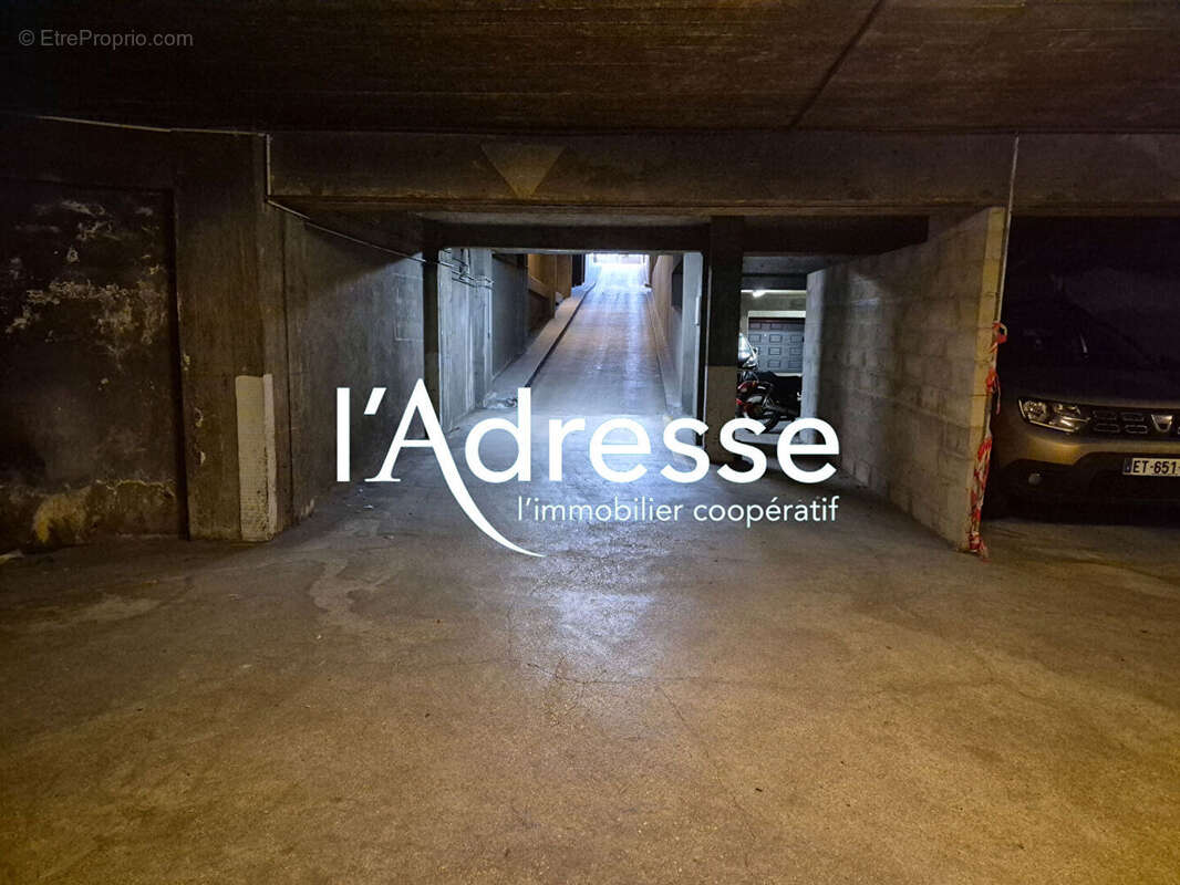 Parking à PARIS-20E