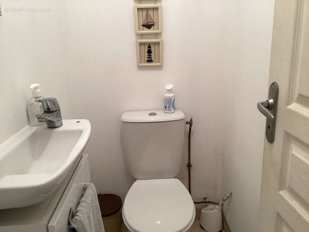 WC + LAVE MAISONS MAISON RENOVEE - Maison à LE VERDON-SUR-MER