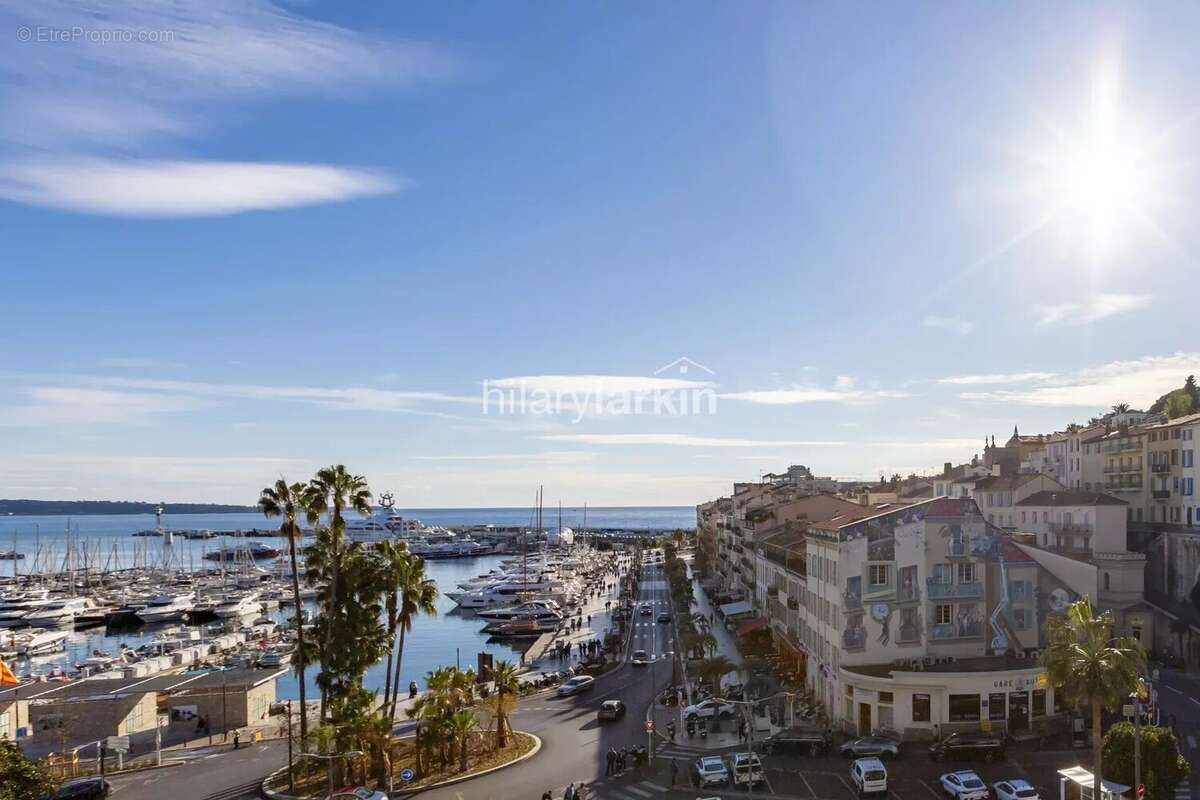 Appartement Dernier Étage avec Vue Panoramique sur le Vieux Port – Cannes - photo 2