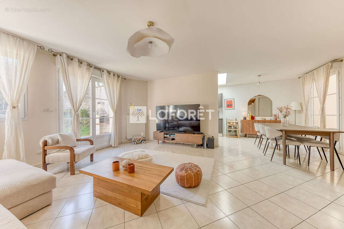 Maison à LA QUEUE-EN-BRIE