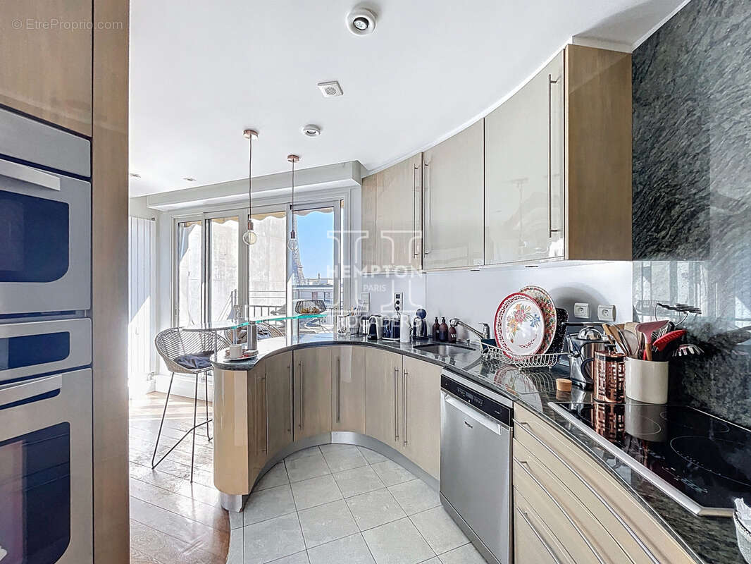 Appartement à PARIS-16E