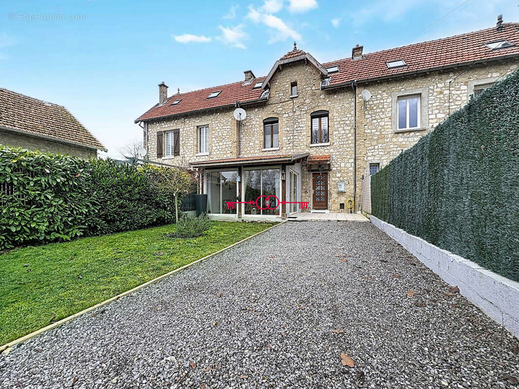 Maison à COURCY