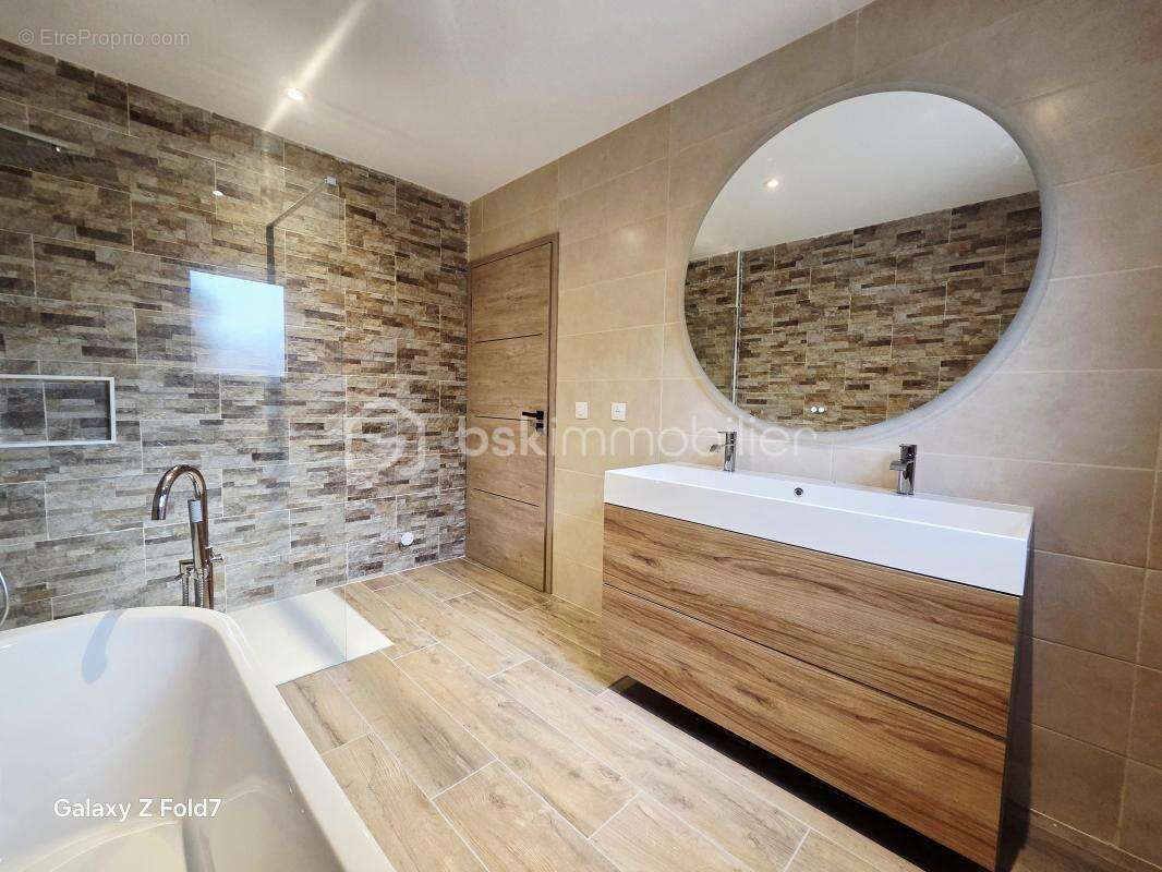 Maison à SAINT-ETIENNE-DE-TULMONT