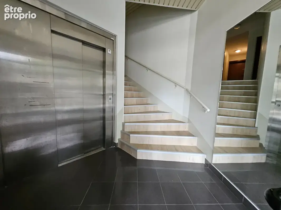 Dinan centre : appartement T2 lumineux avec ascenseur. vue degagée et garage - photo 3