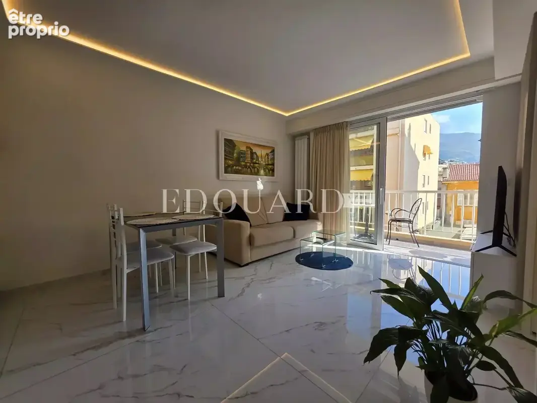 Petit deux pièces en excellent état avec terrasse, dans immeuble contemporain en plein centre de Menton - photo 2