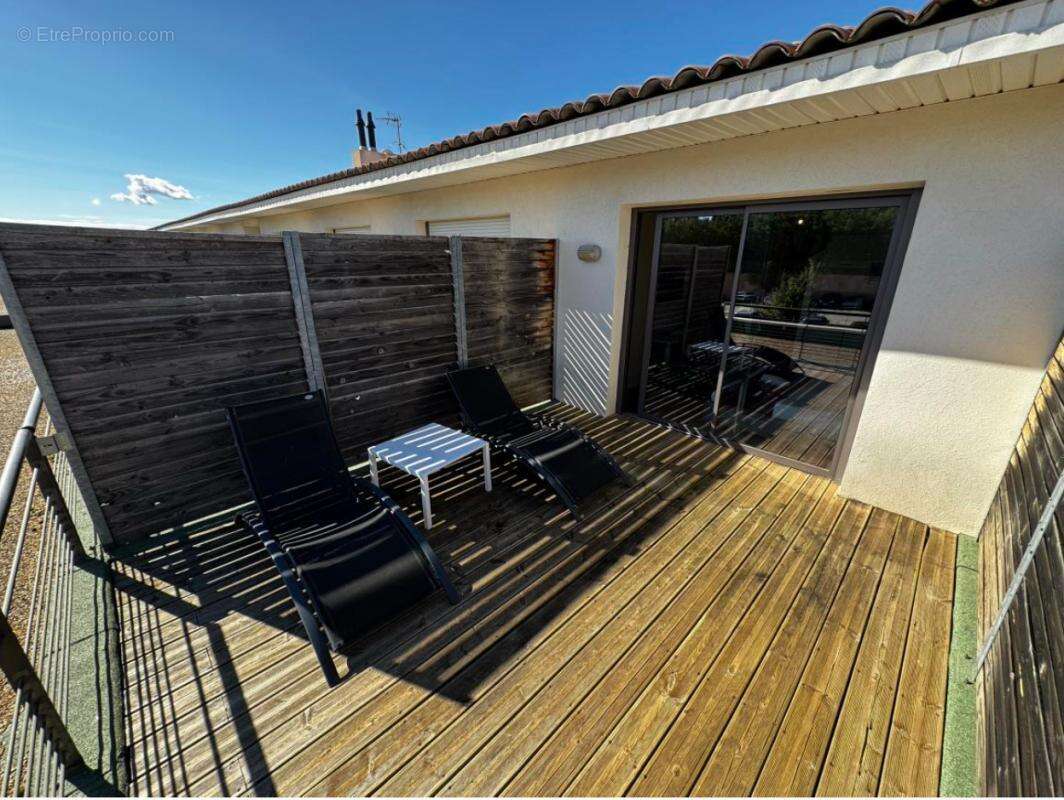 Appartement à EGUILLES