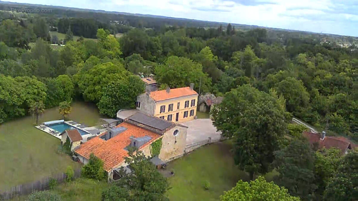 Maison à PRIGNAC-ET-MARCAMPS