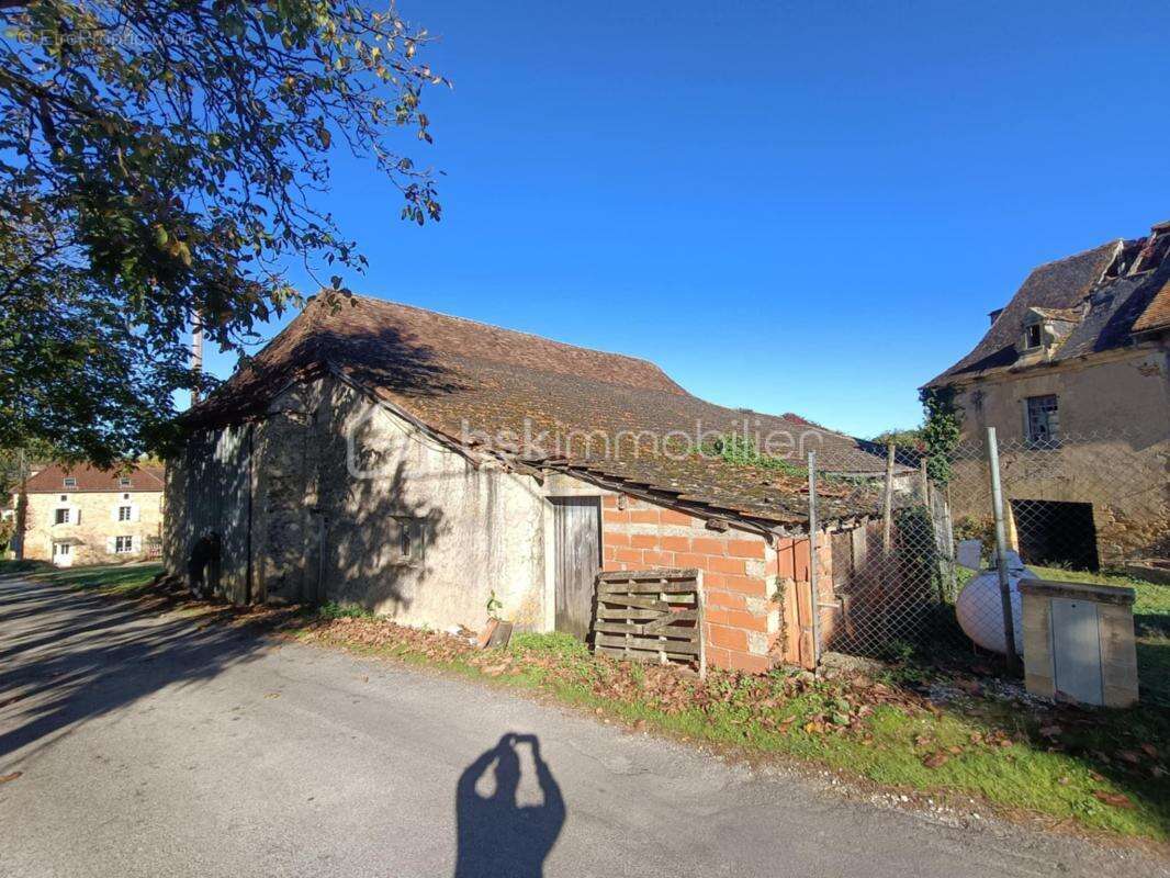 Maison à SAINT-JULIEN-DE-LAMPON