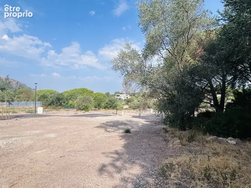 Terrain 751 m² à Roquebrune-Sur-Argens  - photo 2