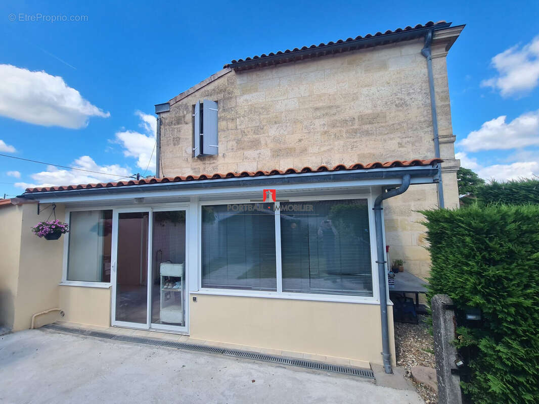 Maison à AMBARES-ET-LAGRAVE