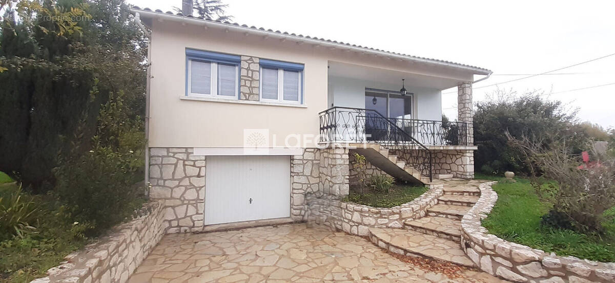 Maison à CHAILLEVETTE