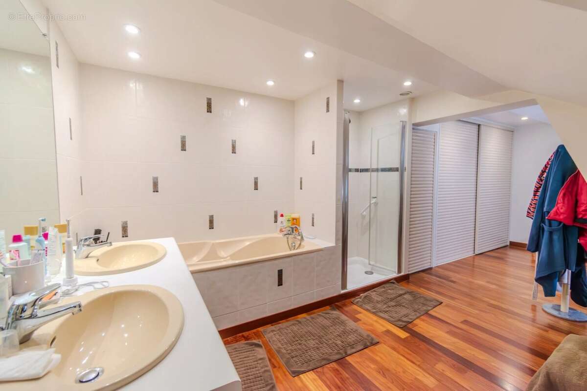 Maison à MONTMORENCY