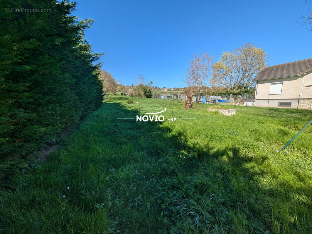 Terrain 2350 m² à Beaumont  - photo 2