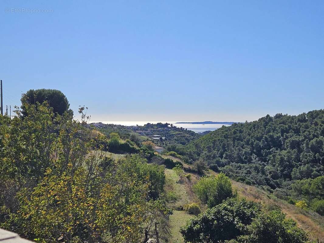 Maison à SAINT-LAURENT-DU-VAR
