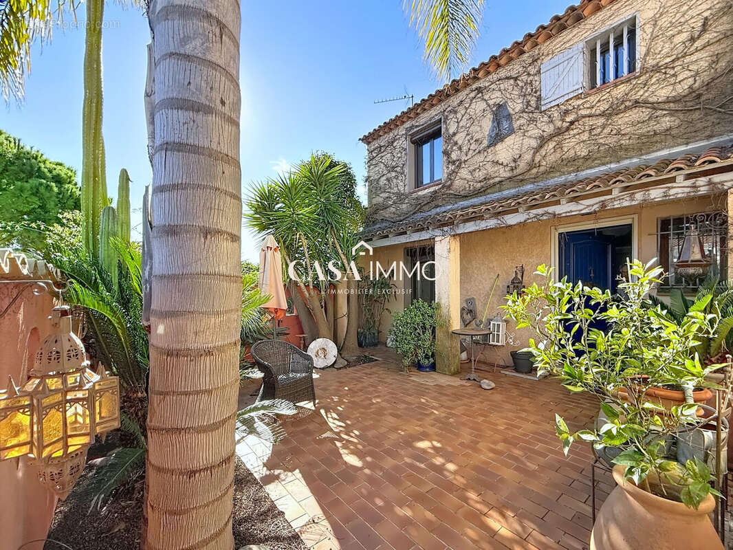 Maison à HYERES