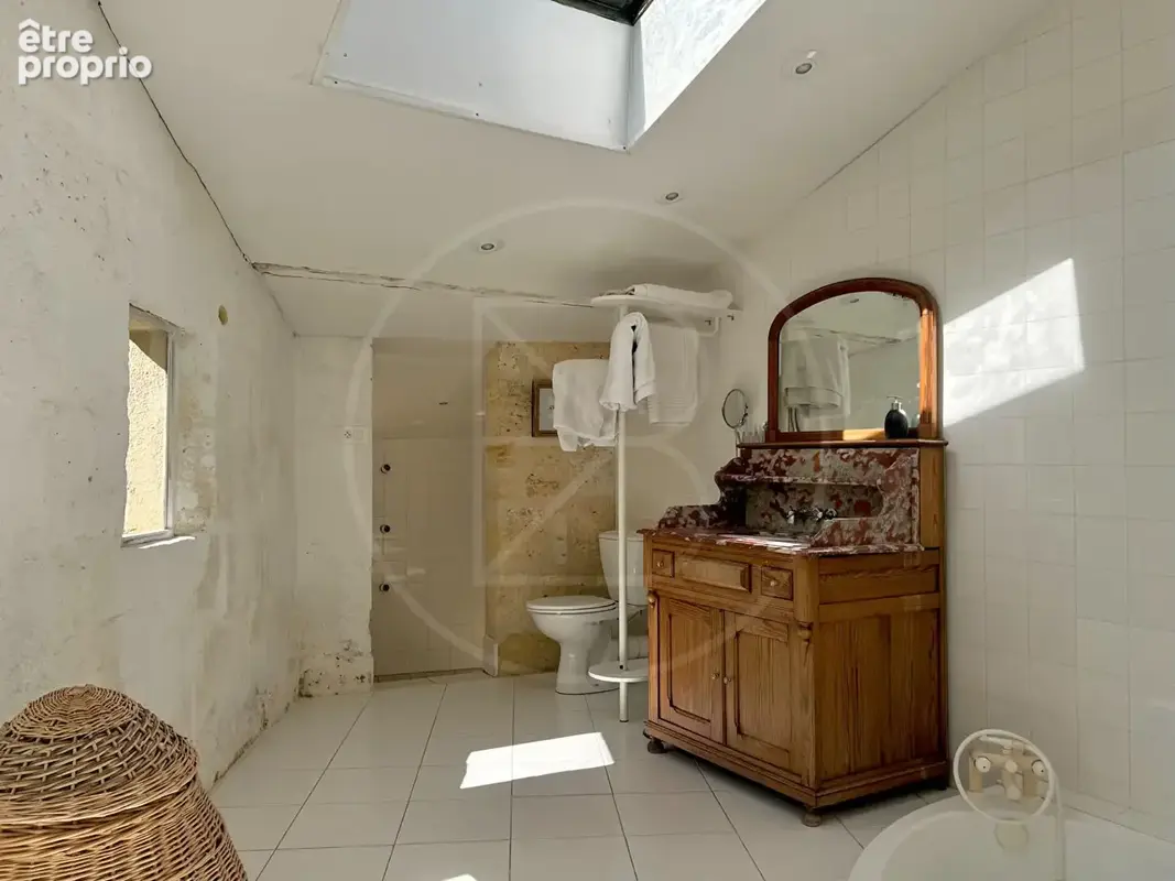 Maison en pierre rénovée avec annexe, piscine et étang privé - photo 11