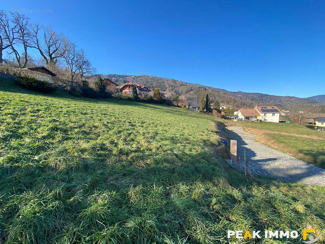 FILLINGES - Terrain constructible de 797 m2 - photo 3