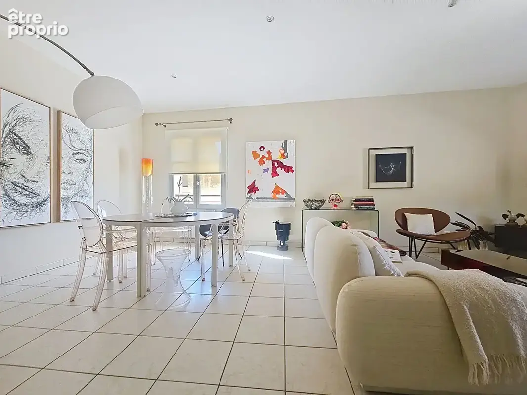 Villeneuve-lès-Avignon. Appartement 3 pièces de 102 m² avec ascenseur et parking - photo 3
