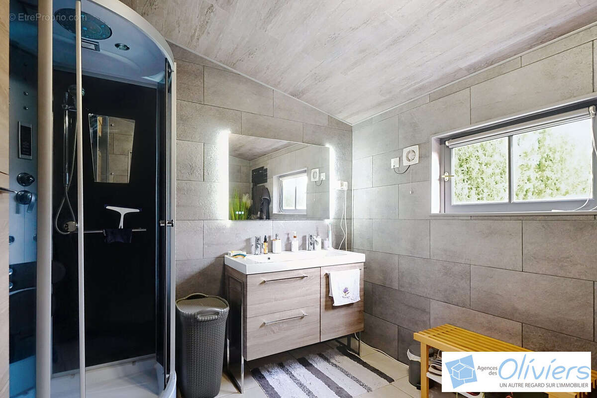 Maison à VOISINS-LE-BRETONNEUX