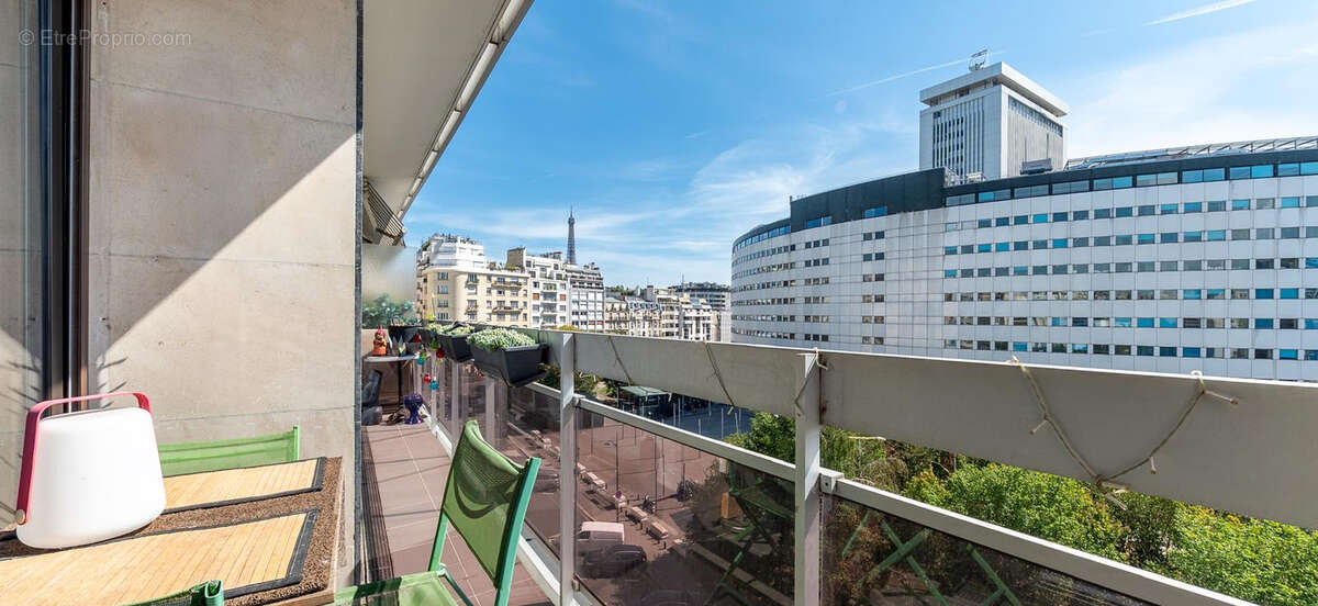 Appartement à PARIS-16E