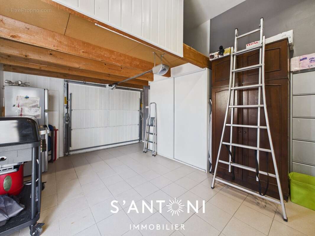 MÈZE  Maison T4 de plain-pied 4 faces avec piscine chauffée sur plus de 600 m² de terrain - photo 22