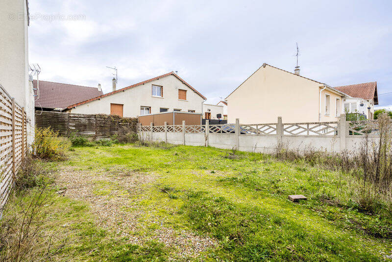 Terrain à CONFLANS-SAINTE-HONORINE