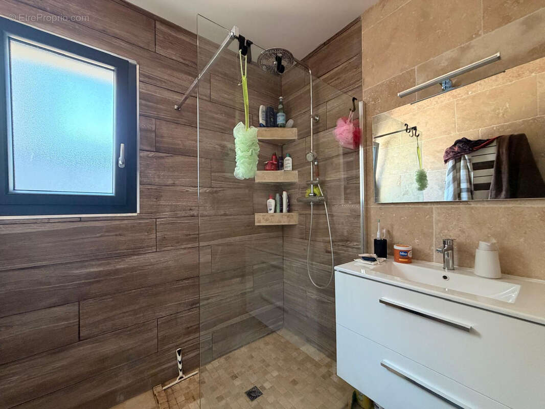MONTPEZAT Villa contemporaine 5 pièces de 127 m2 avec piscine, jacuzzi, terrain de pétanque - photo 9