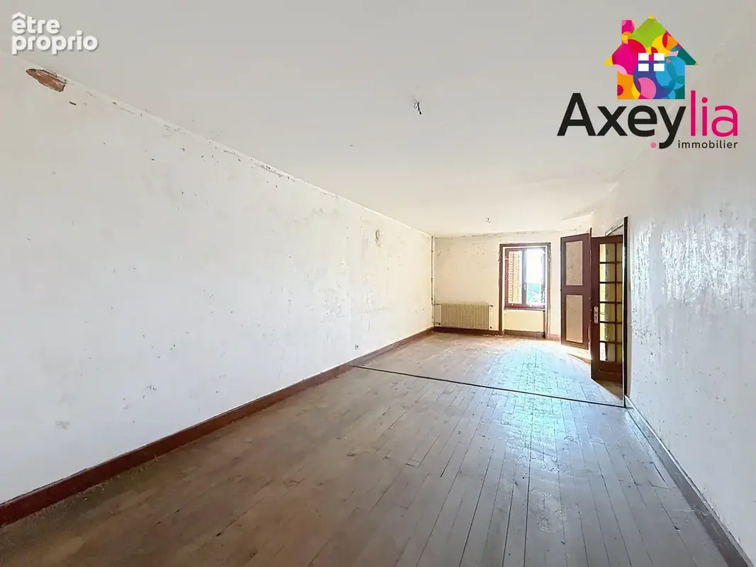 A vendre - saint-bonnet-des-quarts - maison d'habitation à réhabiliter avec grange mitoyenne et terrain - photo 8