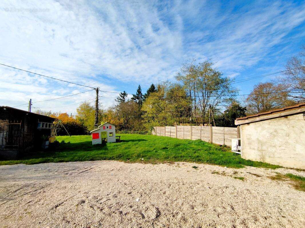 Maison à MOGNENEINS
