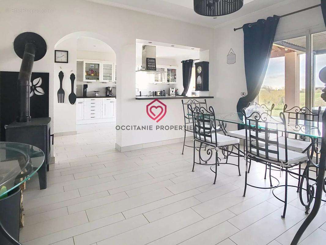 Elégante villa contemporaine avec piscine - photo 5