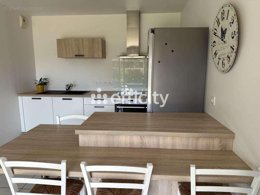 Appartement à MEYZIEU