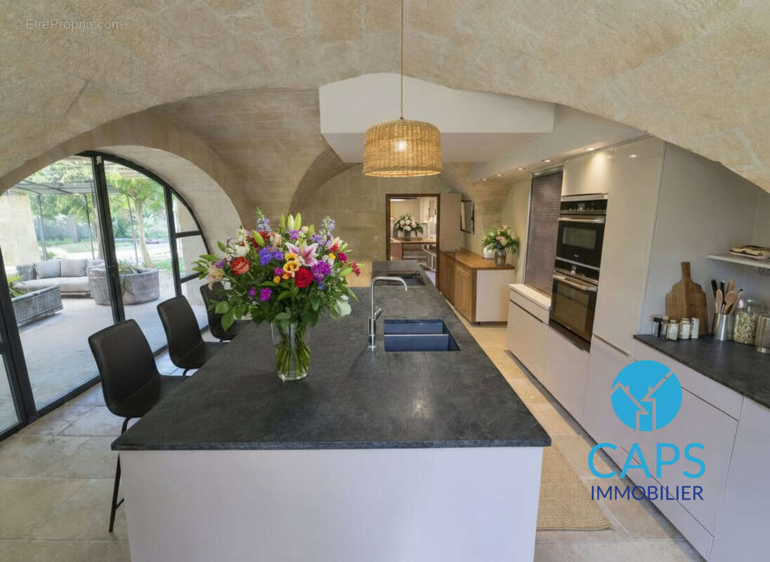Maison 290 m² à Uzes  - photo 5
