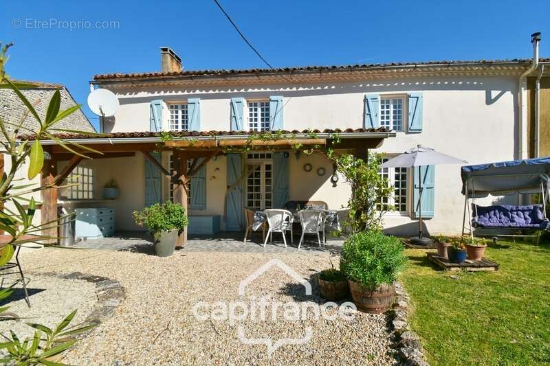 Maison à vendre 6 pièces VARAIZE (17) CHARENTAISE de 136m² avec jardin et garage - photo 4