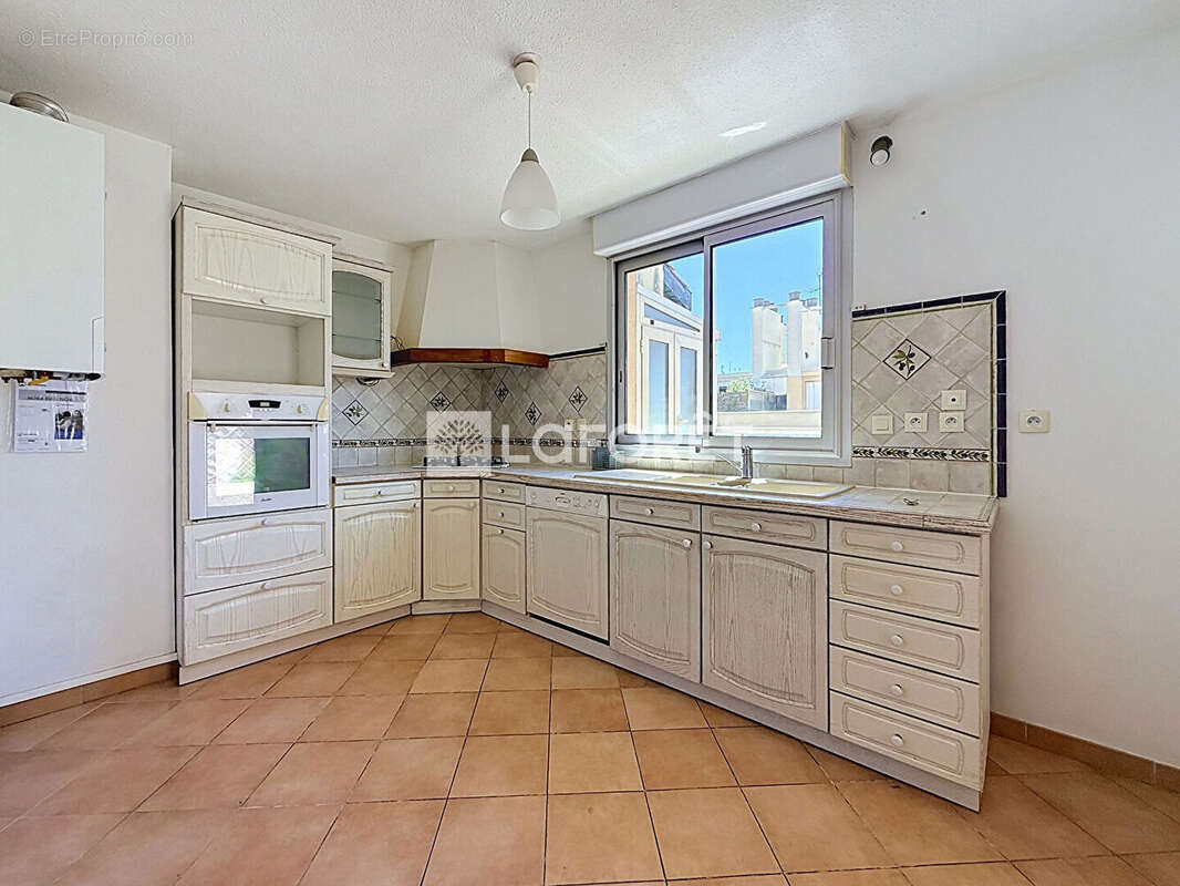 Appartement à MARSEILLE-5E