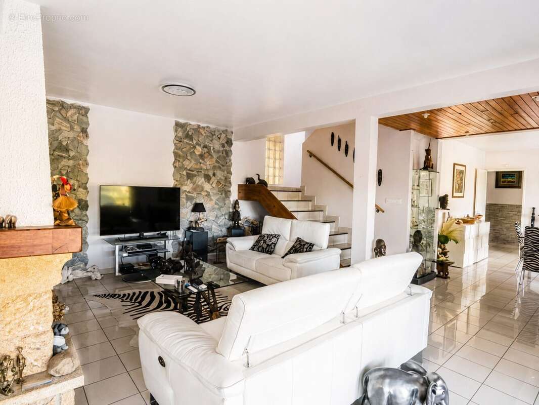 Maison 189 m² à Saint-Pierre  - photo 8