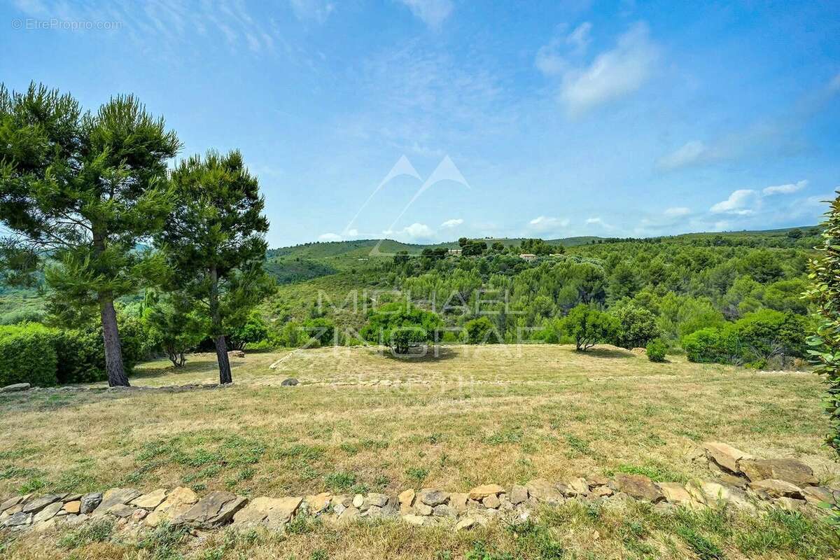 Maison à SAINT-CYR-SUR-MER