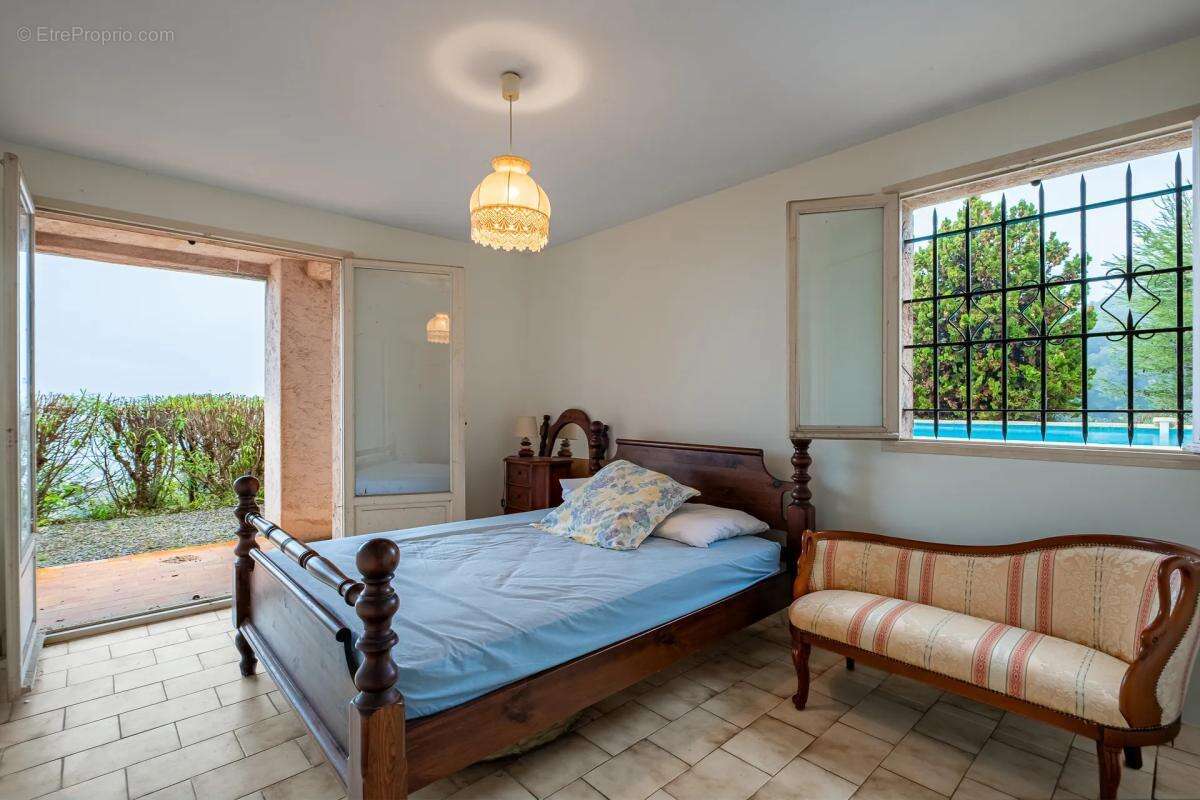 Maison à SAINT-LAURENT-DU-VAR