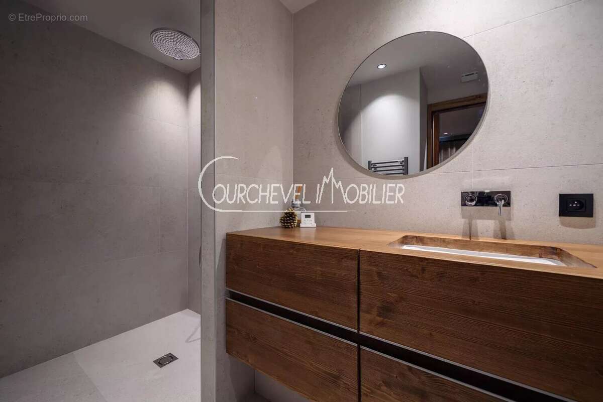 Maison à LES ALLUES