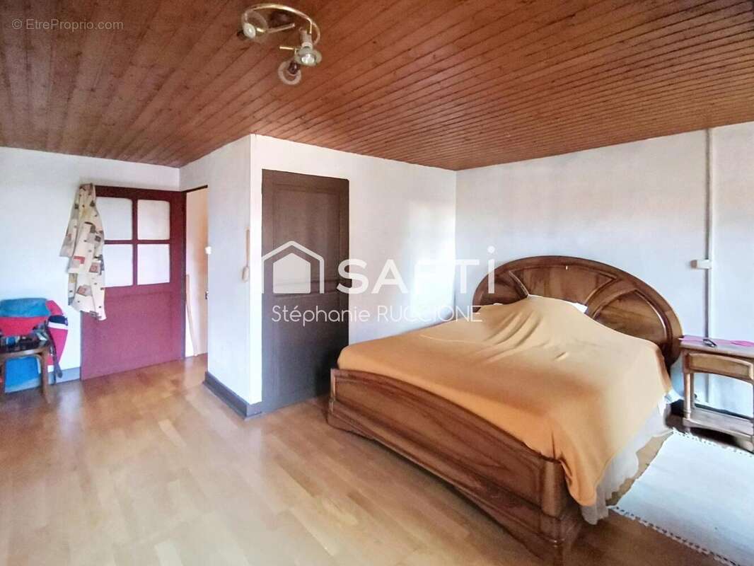 Maison 240 m² à Revel-Tourdan  - photo 4