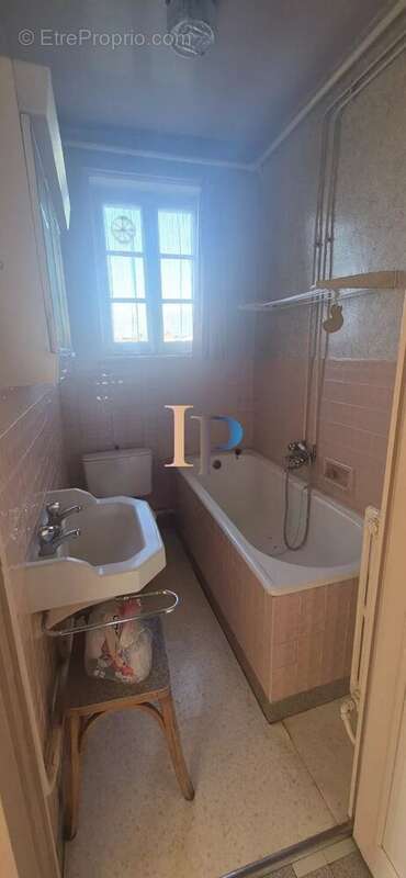 Maison à POUILLY-SOUS-CHARLIEU