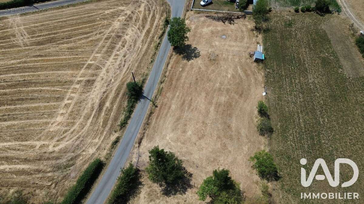 Terrain 1385 m² à Souternon  - photo 3