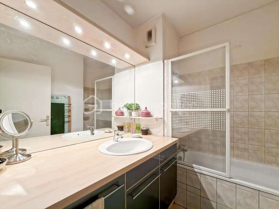 Appartement F4 - 75 m2 - 4 chambres - terrasse VUE SEINE - photo 7