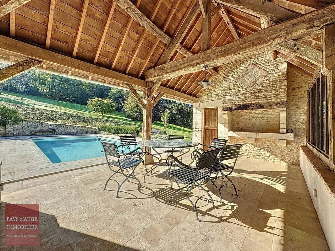 Maison à SAINT-PIERRE-SUR-DIVES