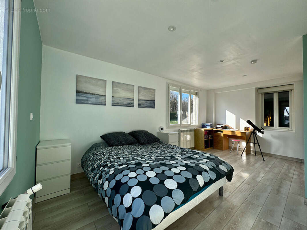 Maison à SULLY-LA-CHAPELLE